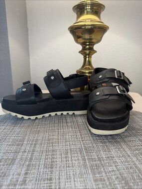 Hunter Black Dual-Buckle Platform Slide Sandals with White Lug Sole